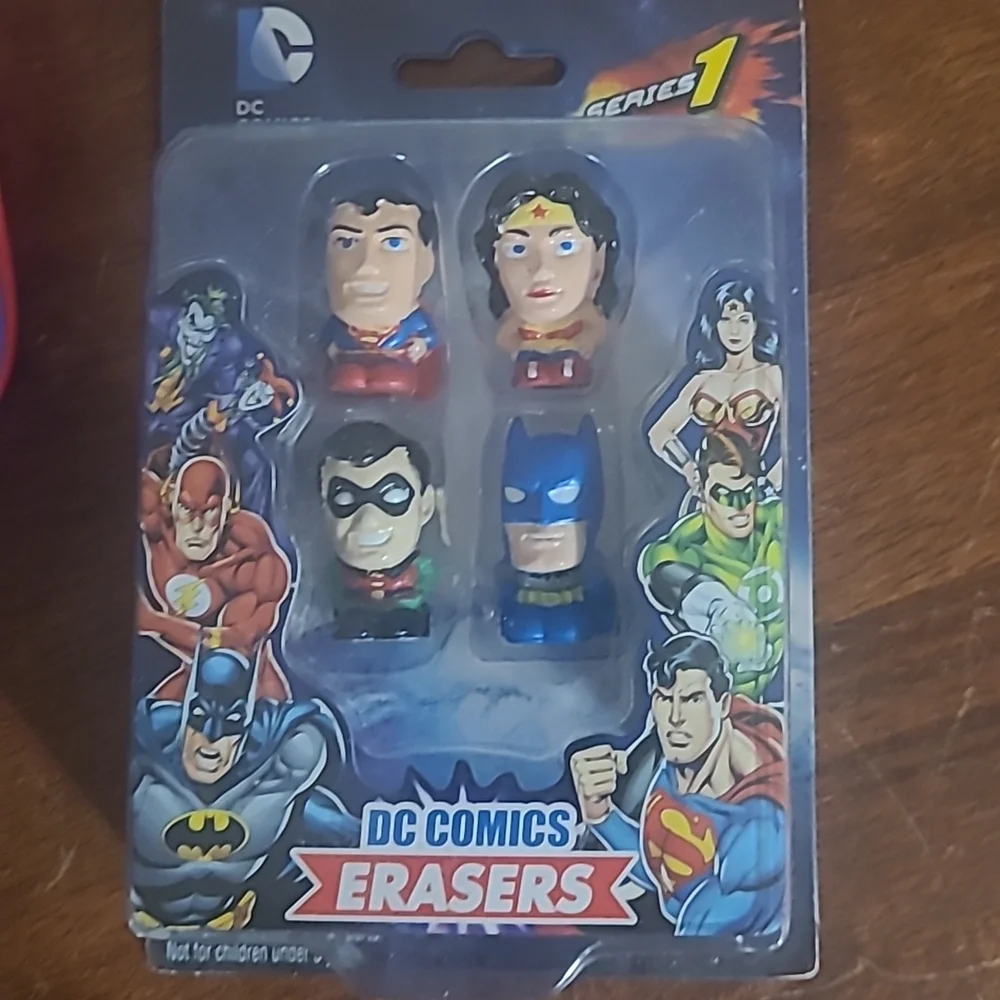 Wonder Woman - Picture 4 of 4